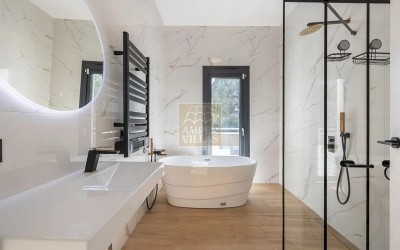 Preciosa villa moderna todo en una planta.